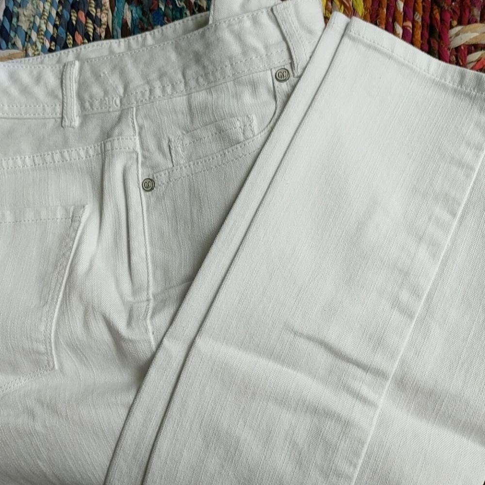 White Classic Fit Slimming Jeans